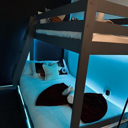 A&A Luxury Stay Rosedale St - Chic, Modern, City Centre, Neon Decor ซันเดอร์แลนด์ ภายนอก รูปภาพ