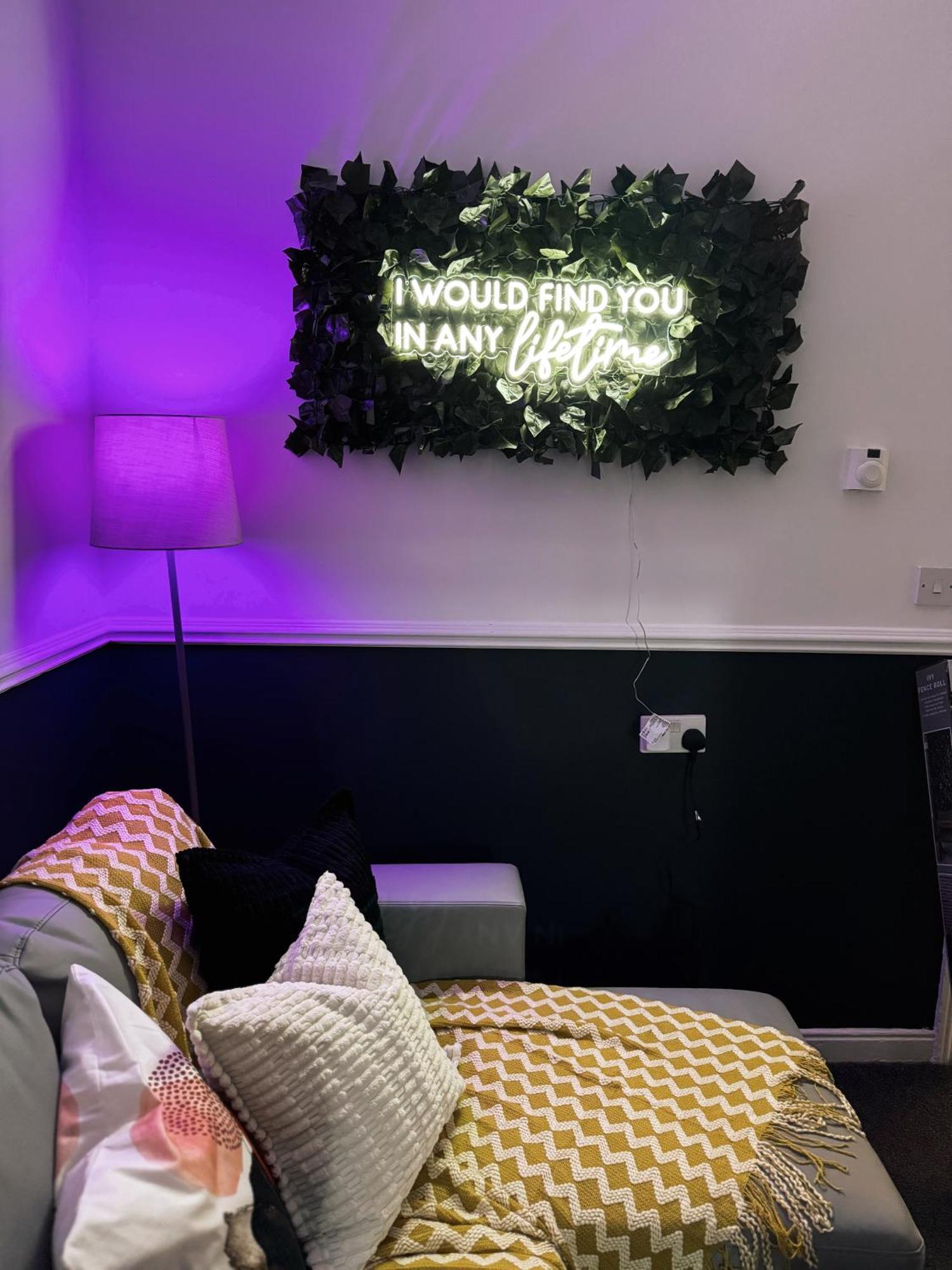 A&A Luxury Stay Rosedale St - Chic, Modern, City Centre, Neon Decor ซันเดอร์แลนด์ ภายนอก รูปภาพ