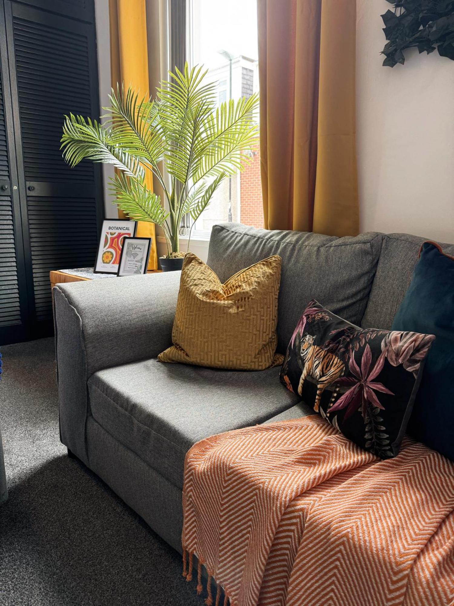 A&A Luxury Stay Rosedale St - Chic, Modern, City Centre, Neon Decor ซันเดอร์แลนด์ ภายนอก รูปภาพ