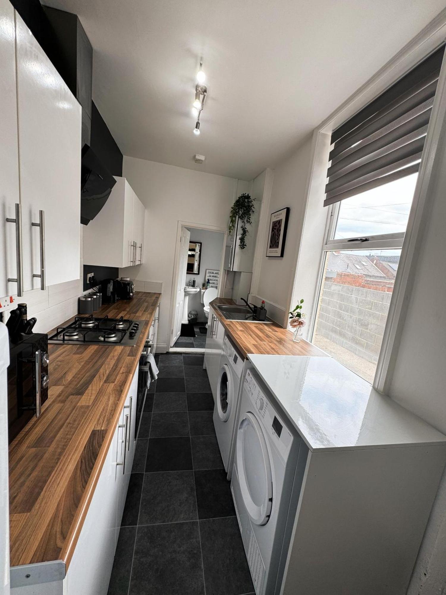 A&A Luxury Stay Rosedale St - Chic, Modern, City Centre, Neon Decor ซันเดอร์แลนด์ ภายนอก รูปภาพ